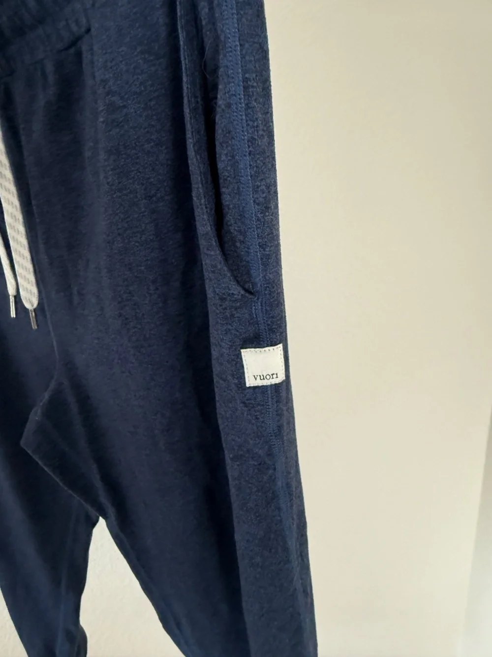 Vuori Men's Performance Joggers Heather Navy Blue Size Large VW303